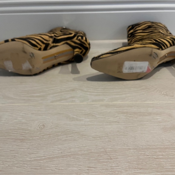 Like New Sam Edelman Pony Hair Animal Print Ankle Booties - Picture 4 of 4